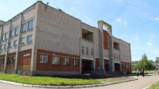 Входная группа Школа № 85.  Оружейника Драгунова,  74